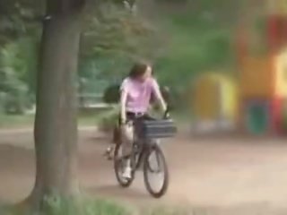 Ιαπωνικό darling masturbated ενώ καβάλημα ένα specially modified βρόμικο βίντεο bike!