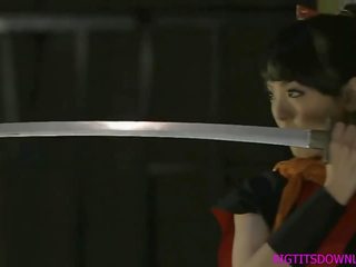 Samurai 年轻 女人 同 巨人 奶