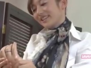 두드러진 일본의 mademoiselle 닌가