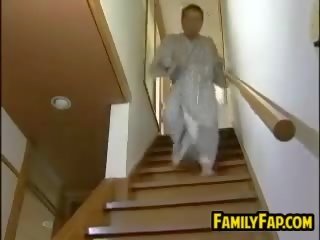Японки стъпка млад дама
