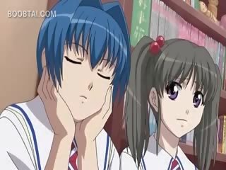 Hentai si rambut perang madu menghisap zakar/batang dalam awam