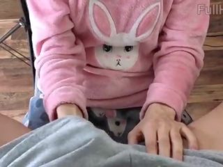 Desirable ขั้นตอน น้องสาว ใน pajamas รวบรวมช็อตเด็ด การล้อเล่น ตบ ตูด ใช้มือ และ น้ำแตก