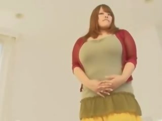 Tučné ázijské dievča s veľký kozy
