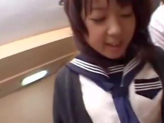 สาว urinate บน a หวานใจ